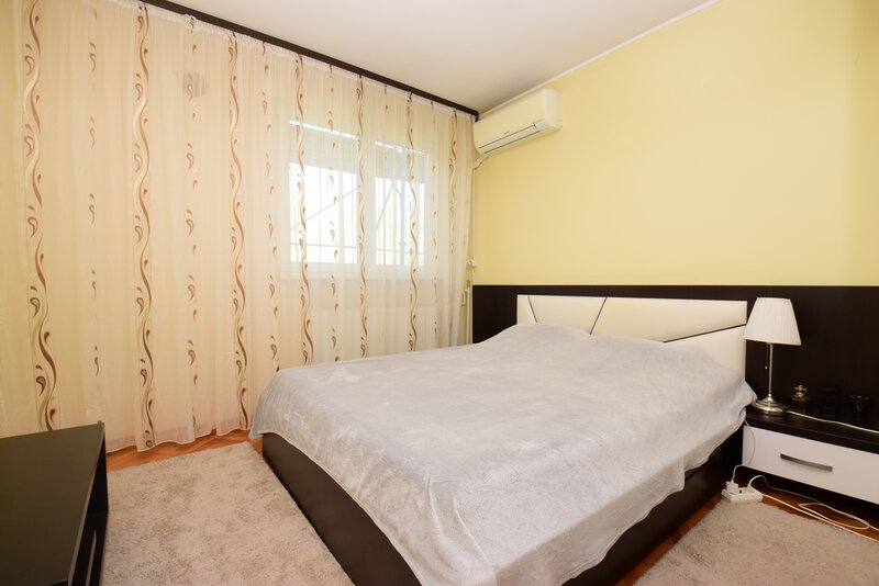 Metrou Nicolae Grigorescu, bloc H caramida, boxa, decomandat, 2 bai