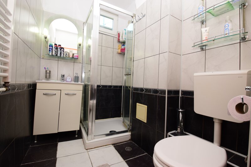 Metrou Nicolae Grigorescu, bloc H caramida, boxa, decomandat, 2 bai