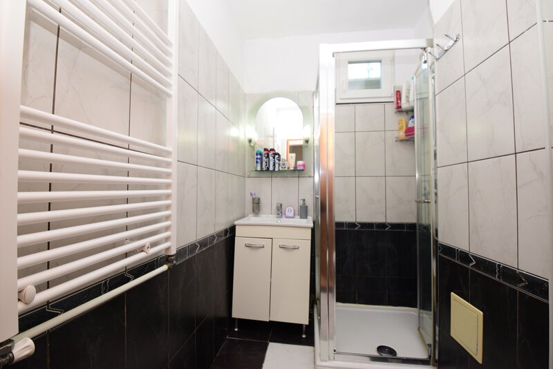 Metrou Nicolae Grigorescu, bloc H caramida, boxa, decomandat, 2 bai