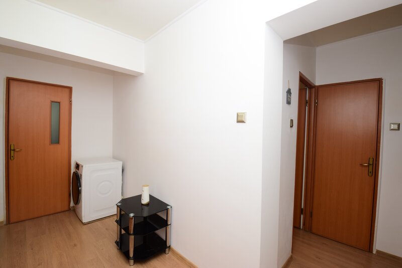 Metrou Nicolae Grigorescu, bloc H caramida, boxa, decomandat, 2 bai